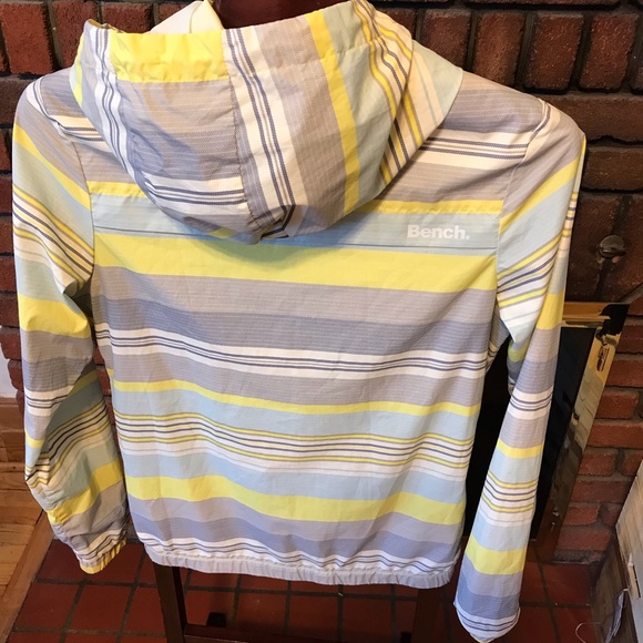 Used once Bench windbreaker size M - Picture 6 of 6